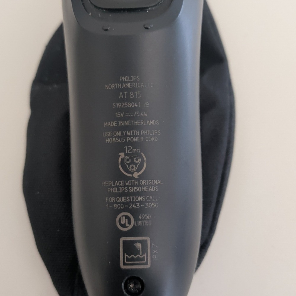 Phillips Norelco AT815 Mens Shaver w/Trimmer, Charging Stand/Cord, Travel Pouch - Picture 3 of 3